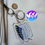 آویز و جاکلیدی اکریلیک بال های آزادی ات آن تایتان