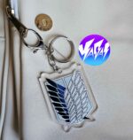 آویز و جاکلیدی اکریلیک بال های آزادی ات آن تایتان